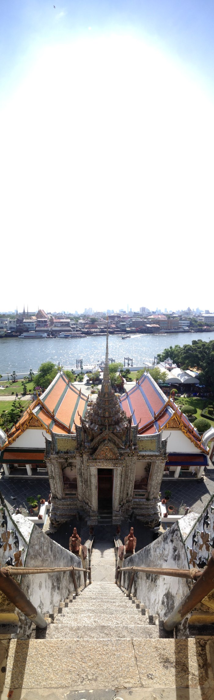 Vue de la rive à partir du Wat Arun
