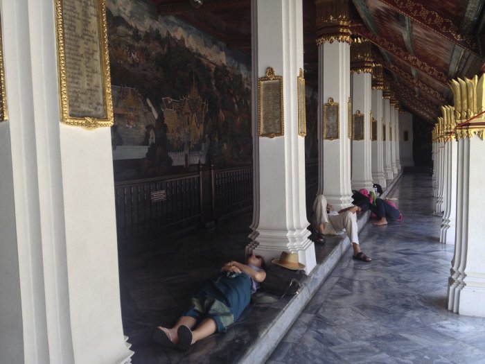 Petite sieste au Grand Palais