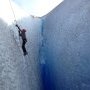 Gaspard grimpe un mur de glace