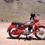 Une moto de collection briquée d'un biker baré parti faire la Ruta 7