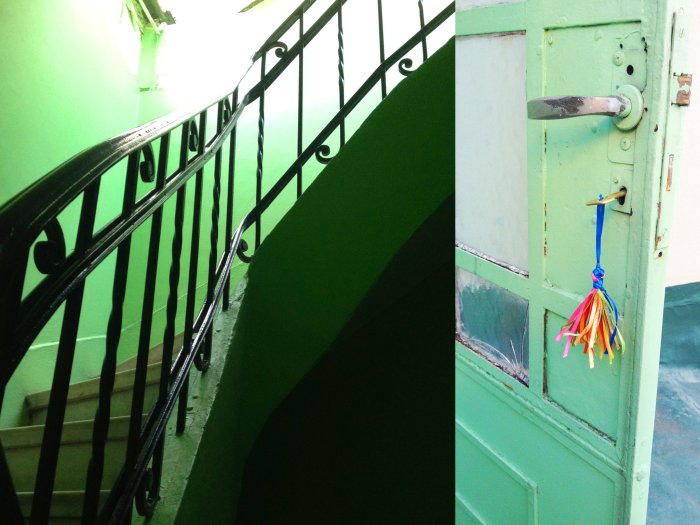 Accès à l'escalier, la porte verte qui donne accès sur la terrasse.