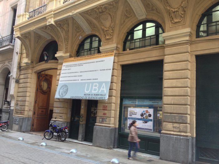 La façade de la UBA sur 25 de Mayo